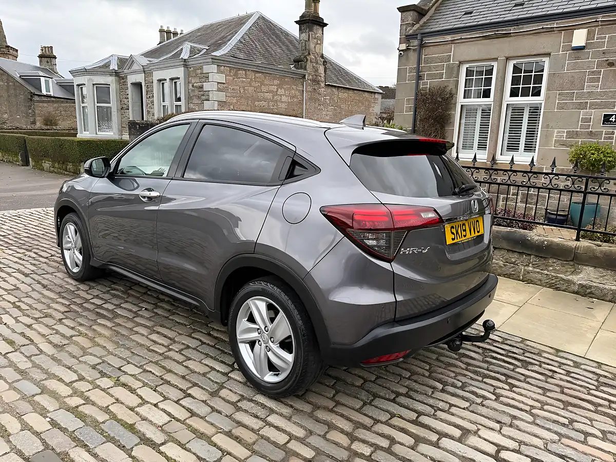 Used 2019 Honda Hr-V Ex Platinum Grey - Interior and Exterior details 9