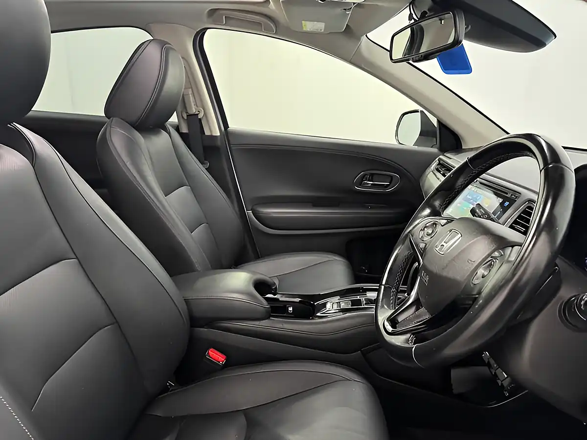Used 2019 Honda Hr-V Ex White - Interior and Exterior details 10
