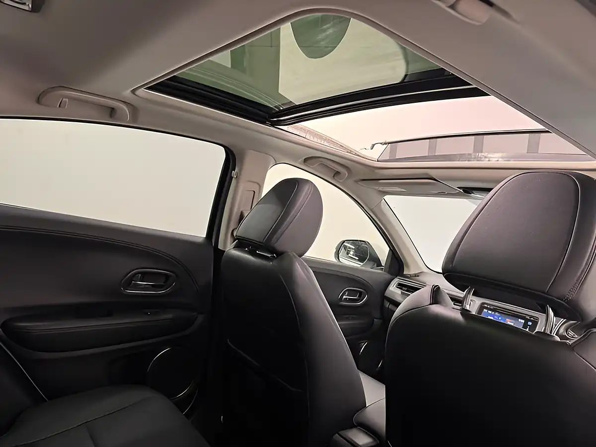 Used 2019 Honda Hr-V Ex White - Interior and Exterior details 14