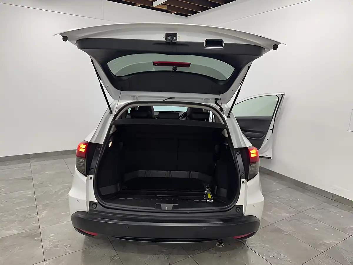 Used 2019 Honda Hr-V Ex White - Interior and Exterior details 15