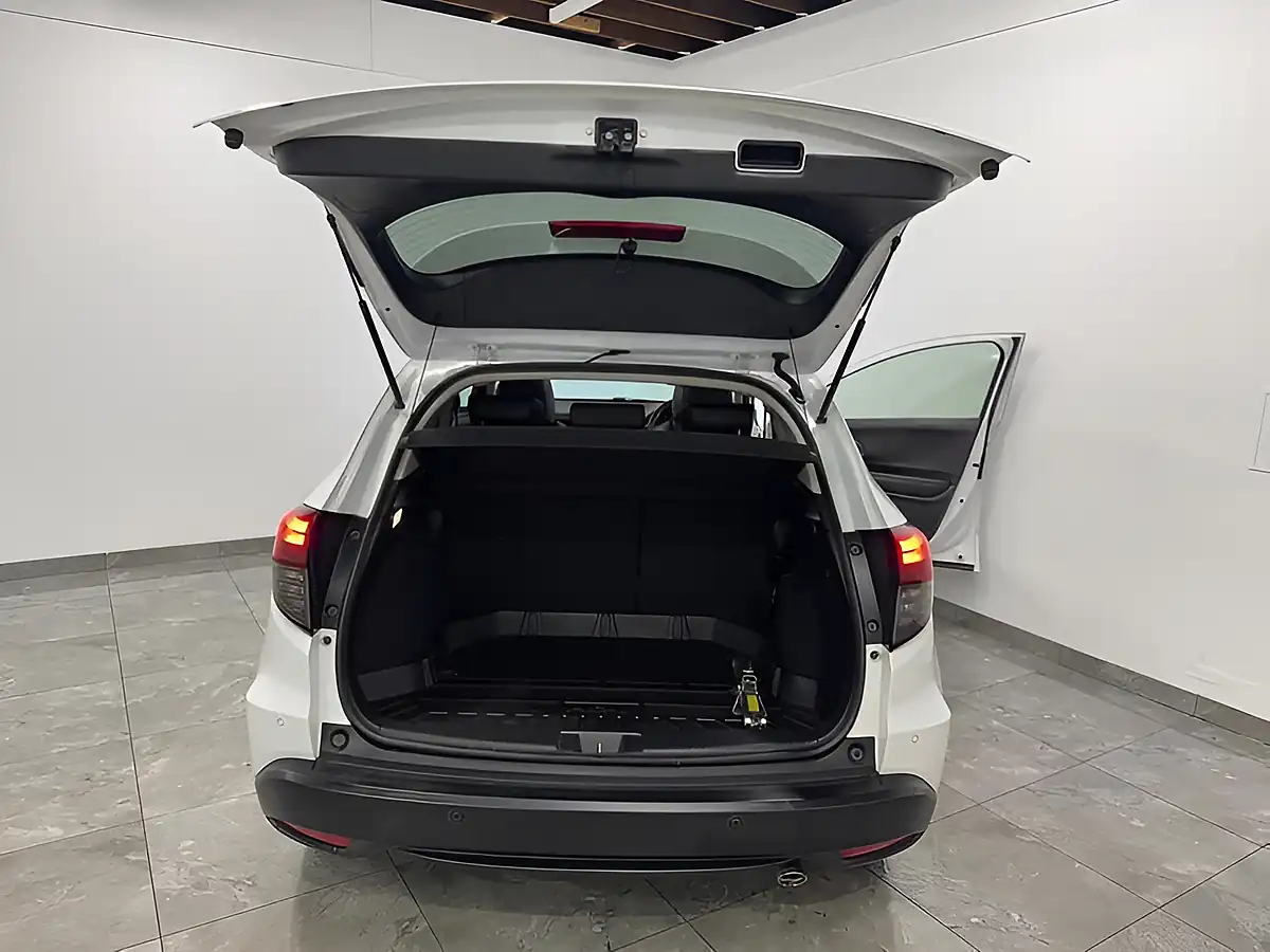 Used 2019 Honda Hr-V Ex White - Interior and Exterior details 15