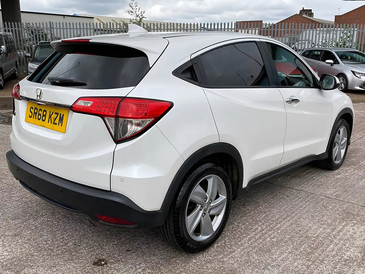 Used 2019 Honda Hr-V Se White - Interior and Exterior details 11