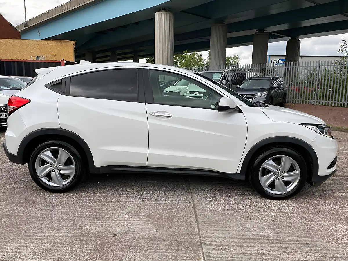 Used 2019 Honda Hr-V Se White - Interior and Exterior details 12