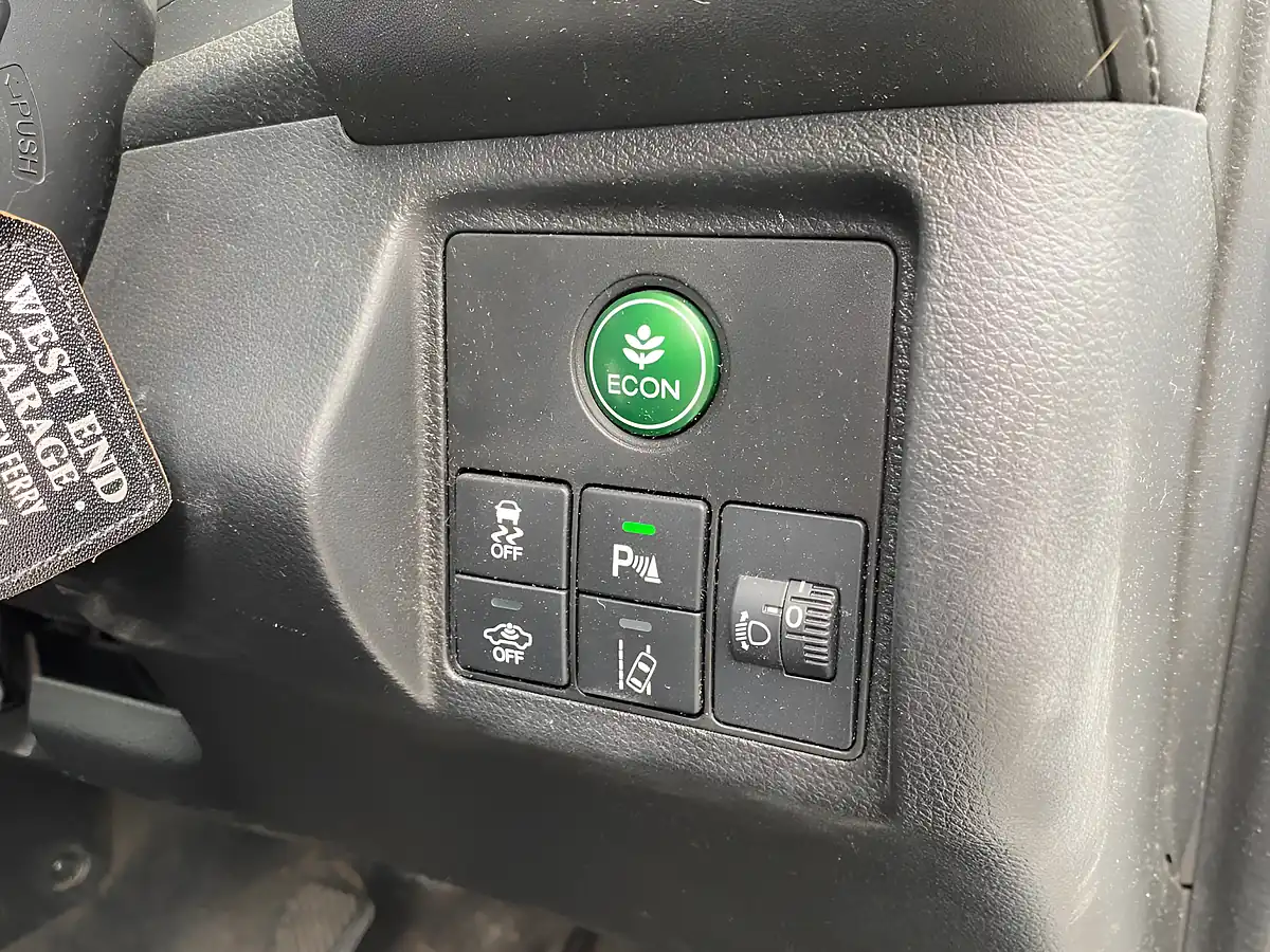 Used 2019 Honda Hr-V Se White - Interior and Exterior details 14