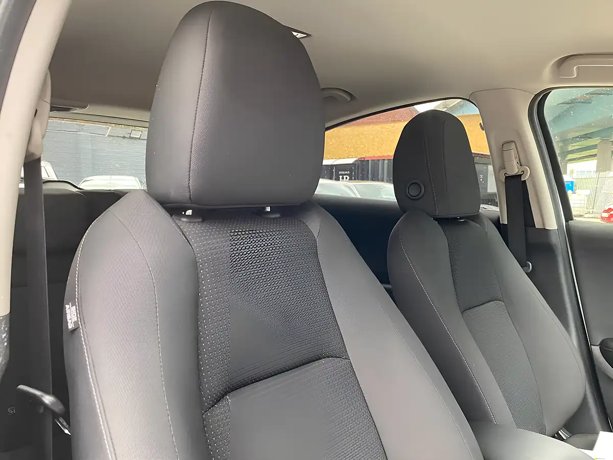 Used 2019 Honda Hr-V Se White - Interior and Exterior details 15