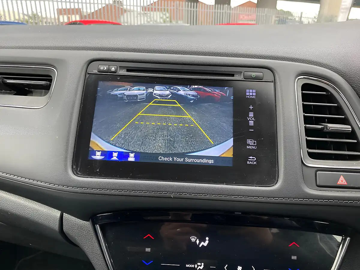 Used 2019 Honda Hr-V Se White - Interior and Exterior details 19