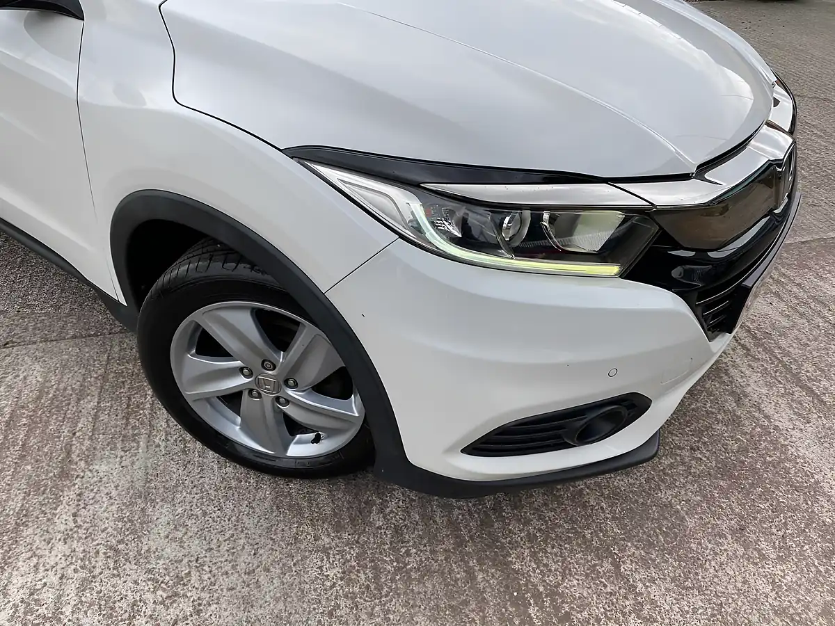 Used 2019 Honda Hr-V Se White - Interior and Exterior details 4