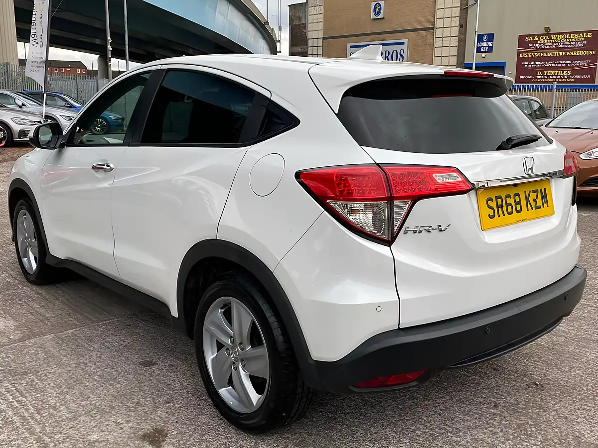Used 2019 Honda Hr-V Se White - Interior and Exterior details 8