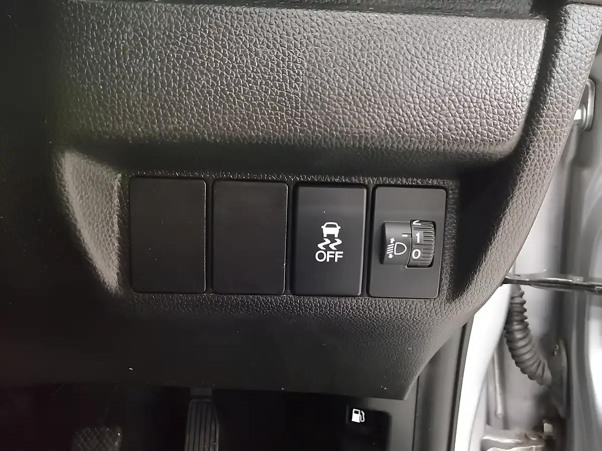 Used 2019 Honda Jazz S Lunar Silver - Interior and Exterior details 17