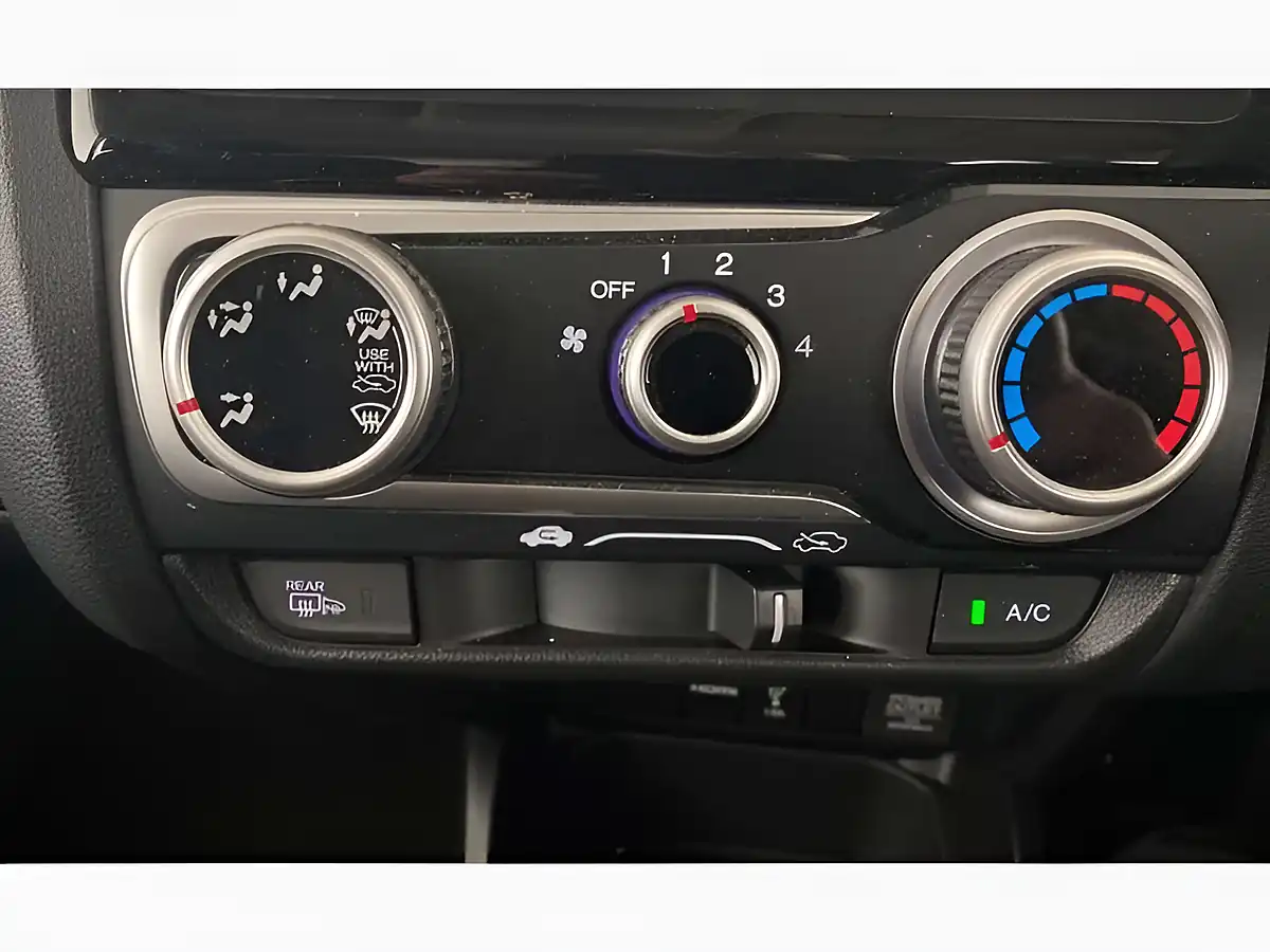 Used 2019 Honda Jazz Se Black - Interior and Exterior details 18