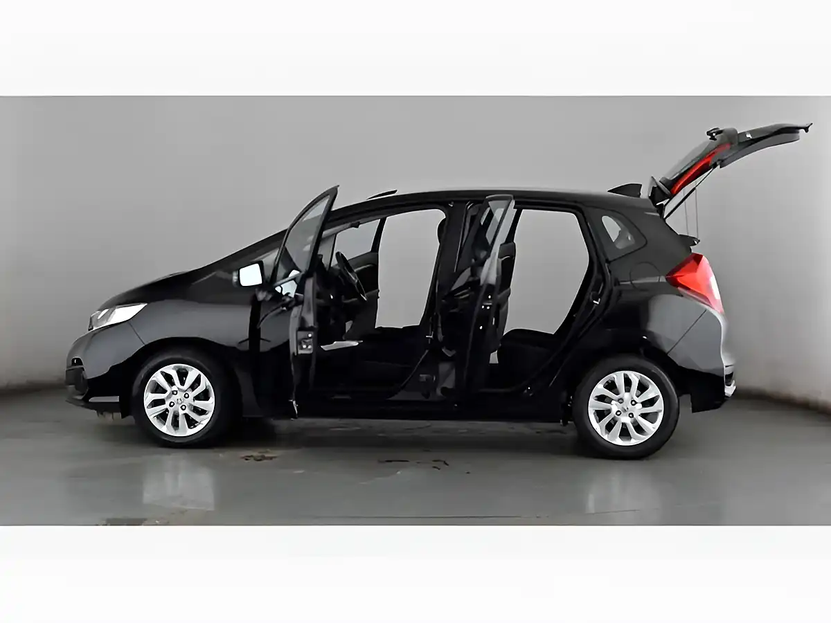 Used 2019 Honda Jazz Se Black - Interior and Exterior details 9