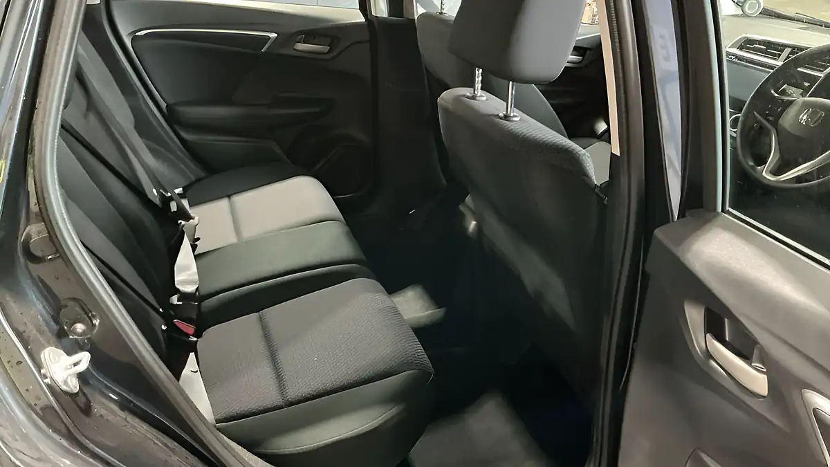 Used 2019 Honda Jazz Se Blue - Interior and Exterior details 10