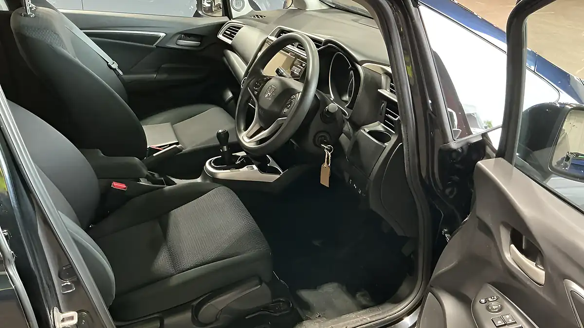Used 2019 Honda Jazz Se Blue - Interior and Exterior details 11