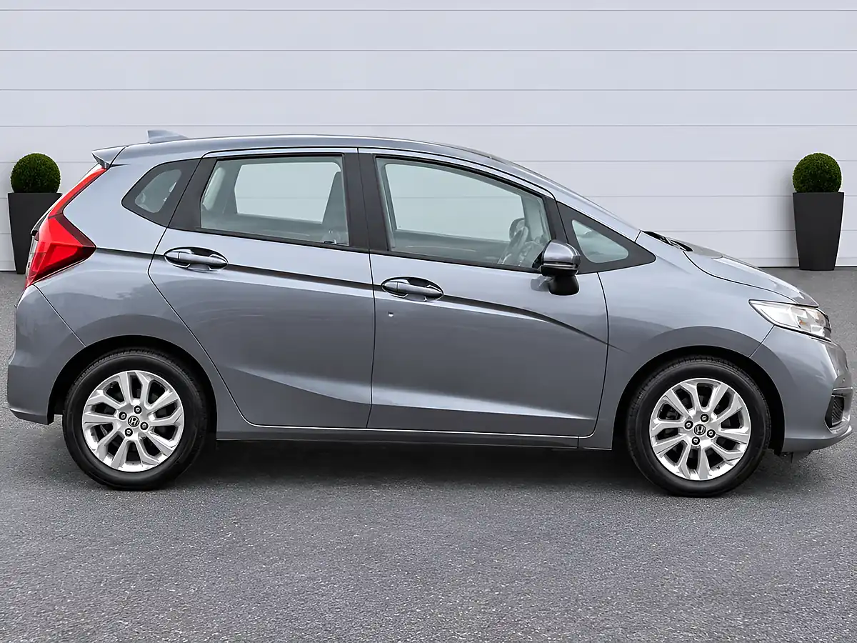 Used 2019 Honda Jazz Se Grey - Interior and Exterior details 10