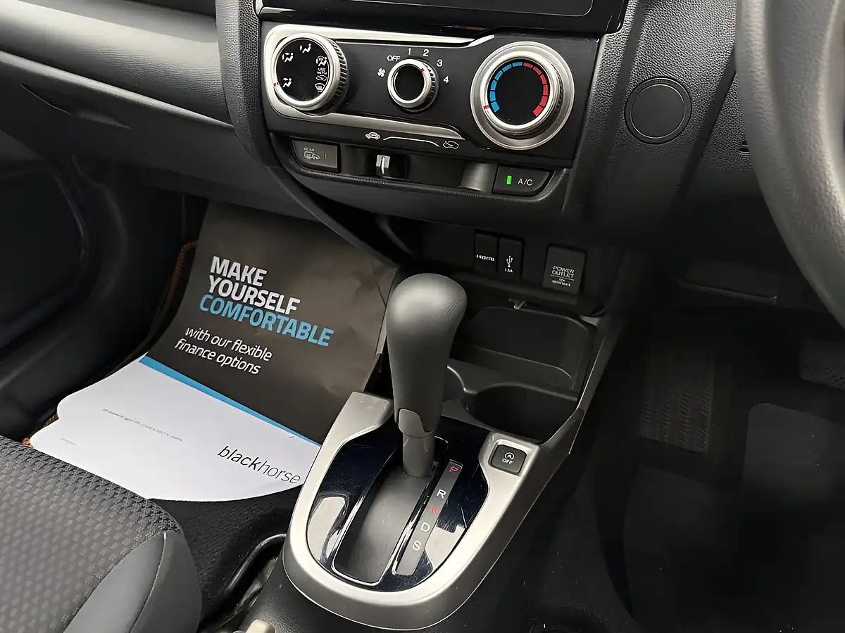 Used 2019 Honda Jazz Se Grey - Interior and Exterior details 18