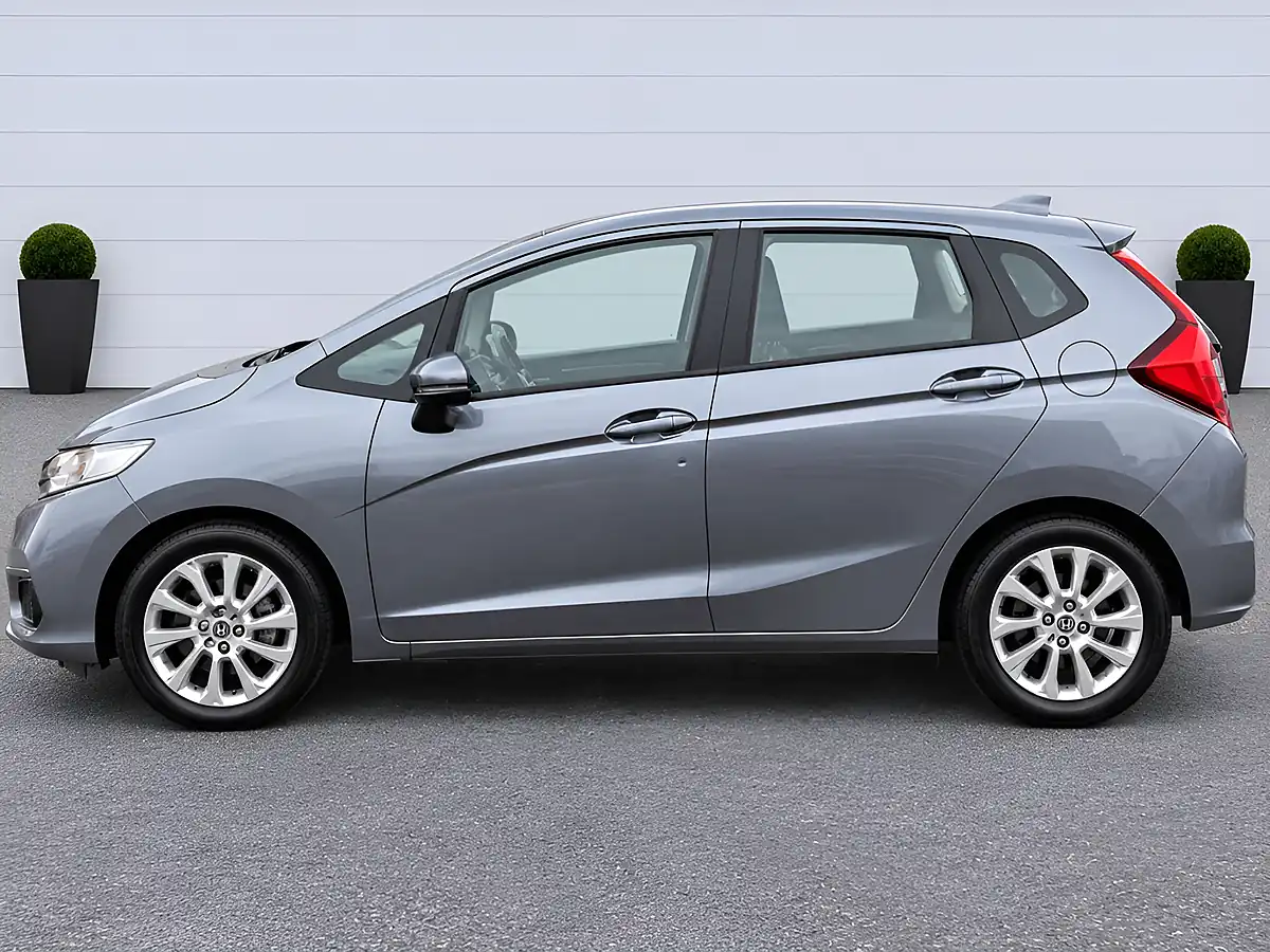 Used 2019 Honda Jazz Se Grey - Interior and Exterior details 9
