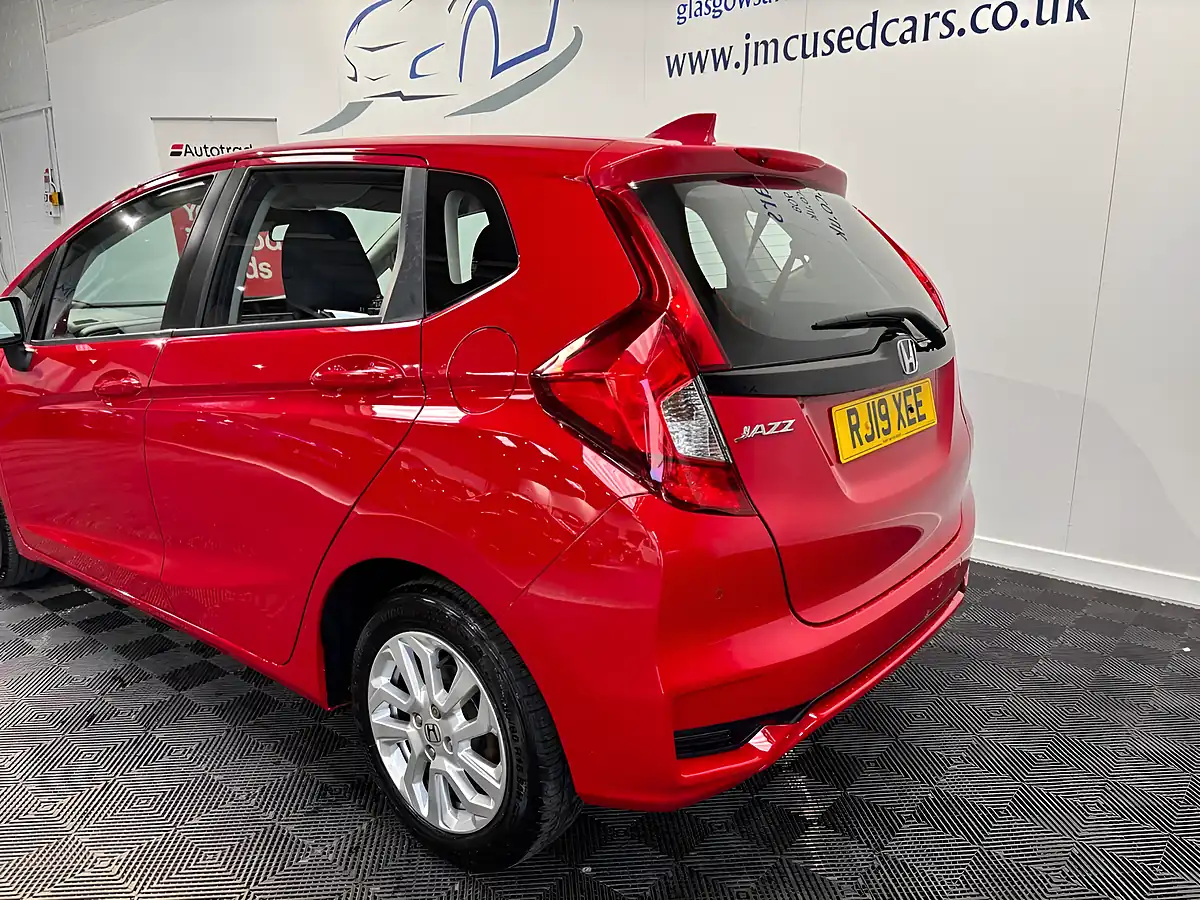 Used 2019 Honda Jazz Se Navi Red - Interior and Exterior details 16