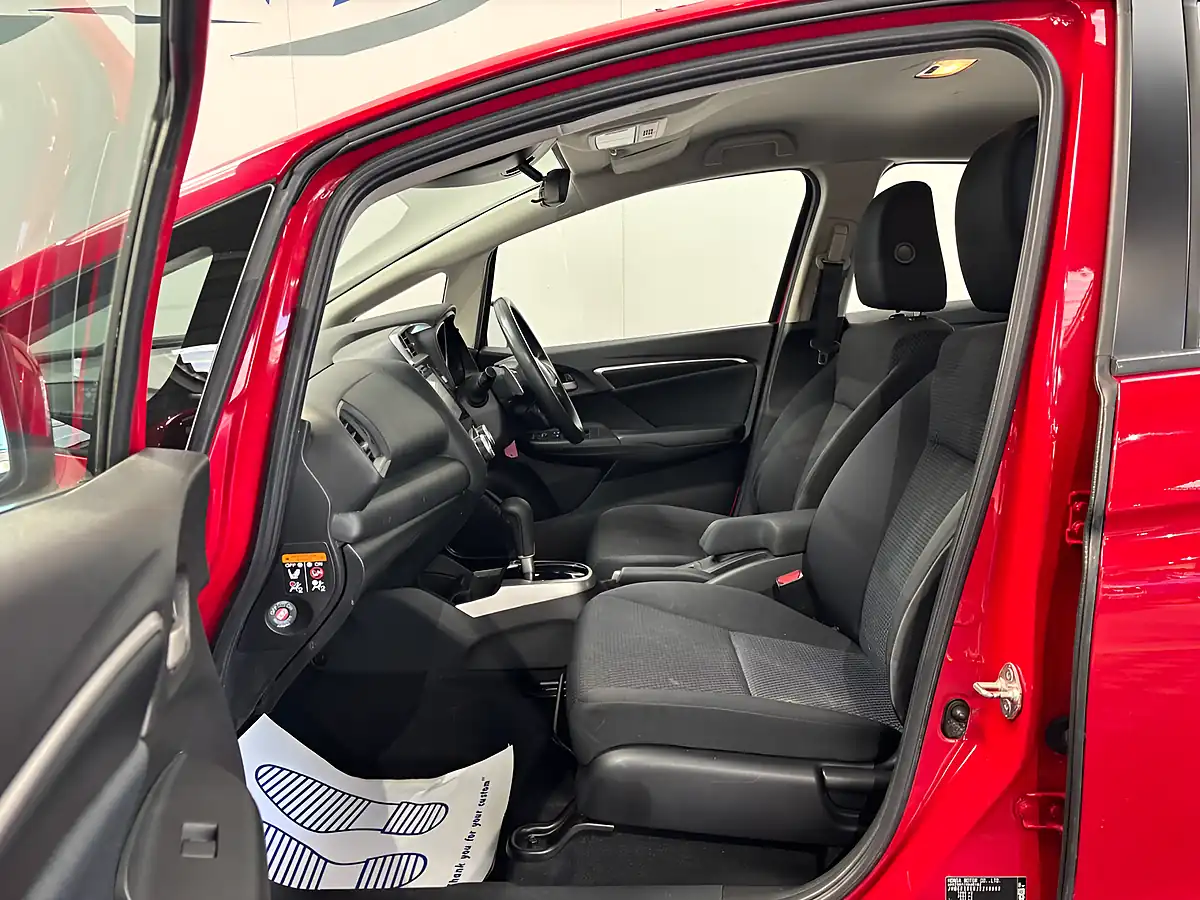 Used 2019 Honda Jazz Se Navi Red - Interior and Exterior details 19