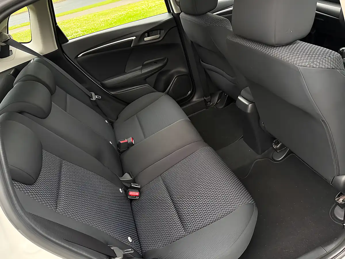 Used 2019 Honda Jazz Se White - Interior and Exterior details 11
