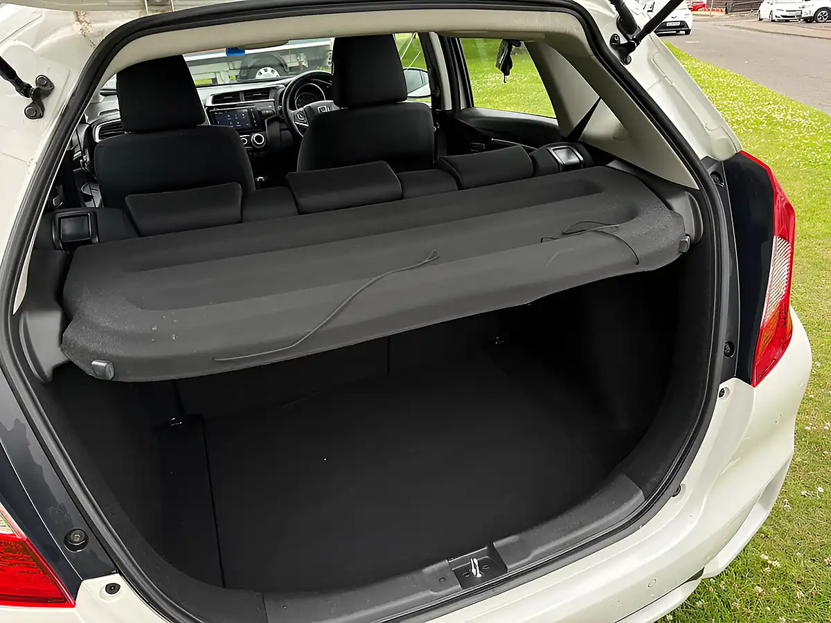 Used 2019 Honda Jazz Se White - Interior and Exterior details 12