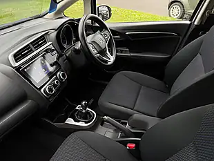 Used 2019 Honda Jazz Se White - Interior and Exterior details 13
