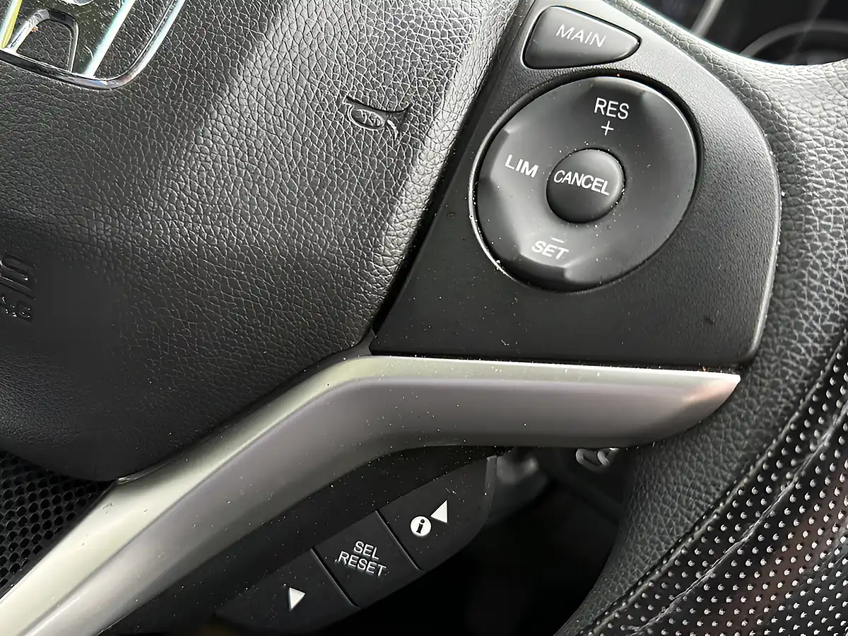 Used 2019 Honda Jazz Se White - Interior and Exterior details 18