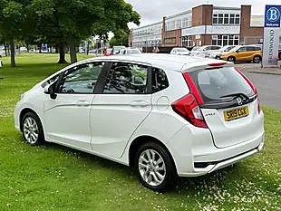 Used 2019 Honda Jazz Se White - Interior and Exterior details 4