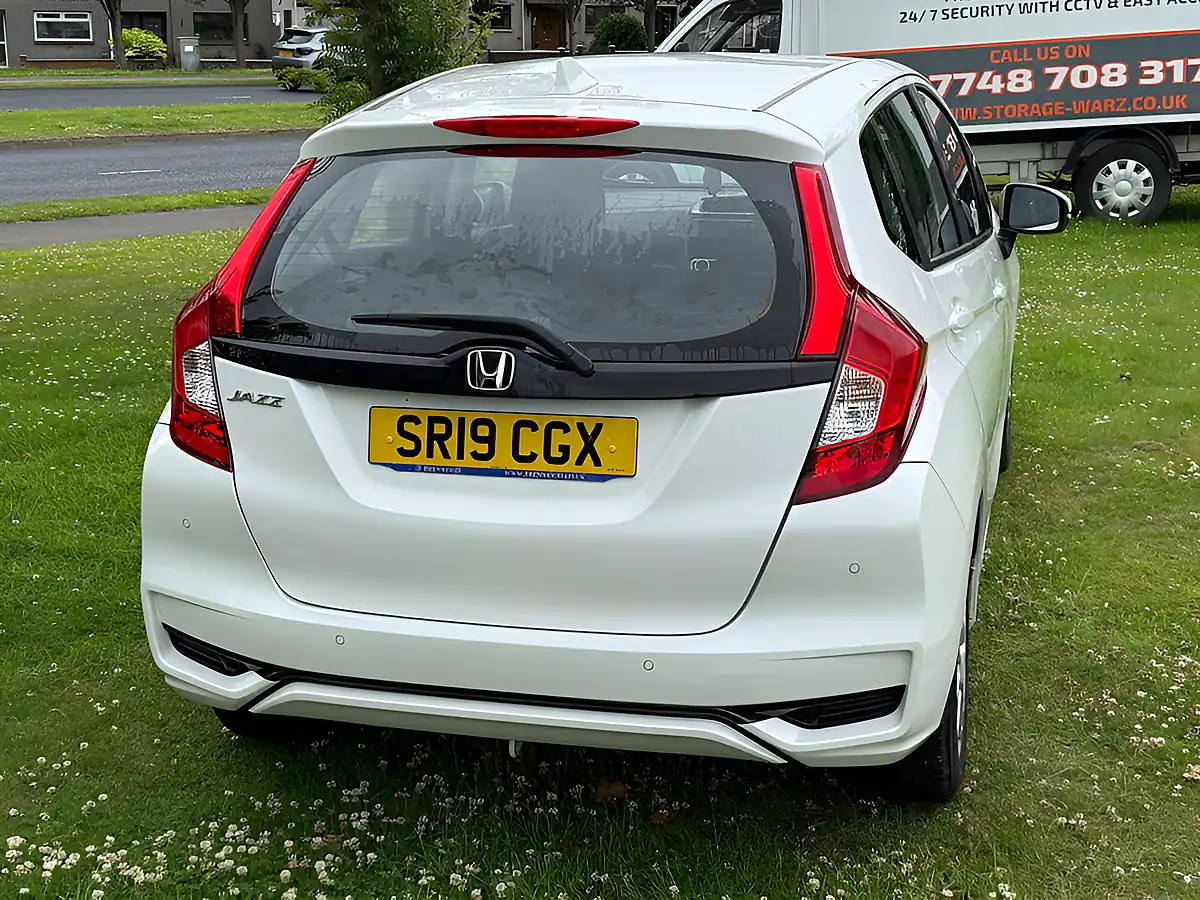 Used 2019 Honda Jazz Se White - Interior and Exterior details 5
