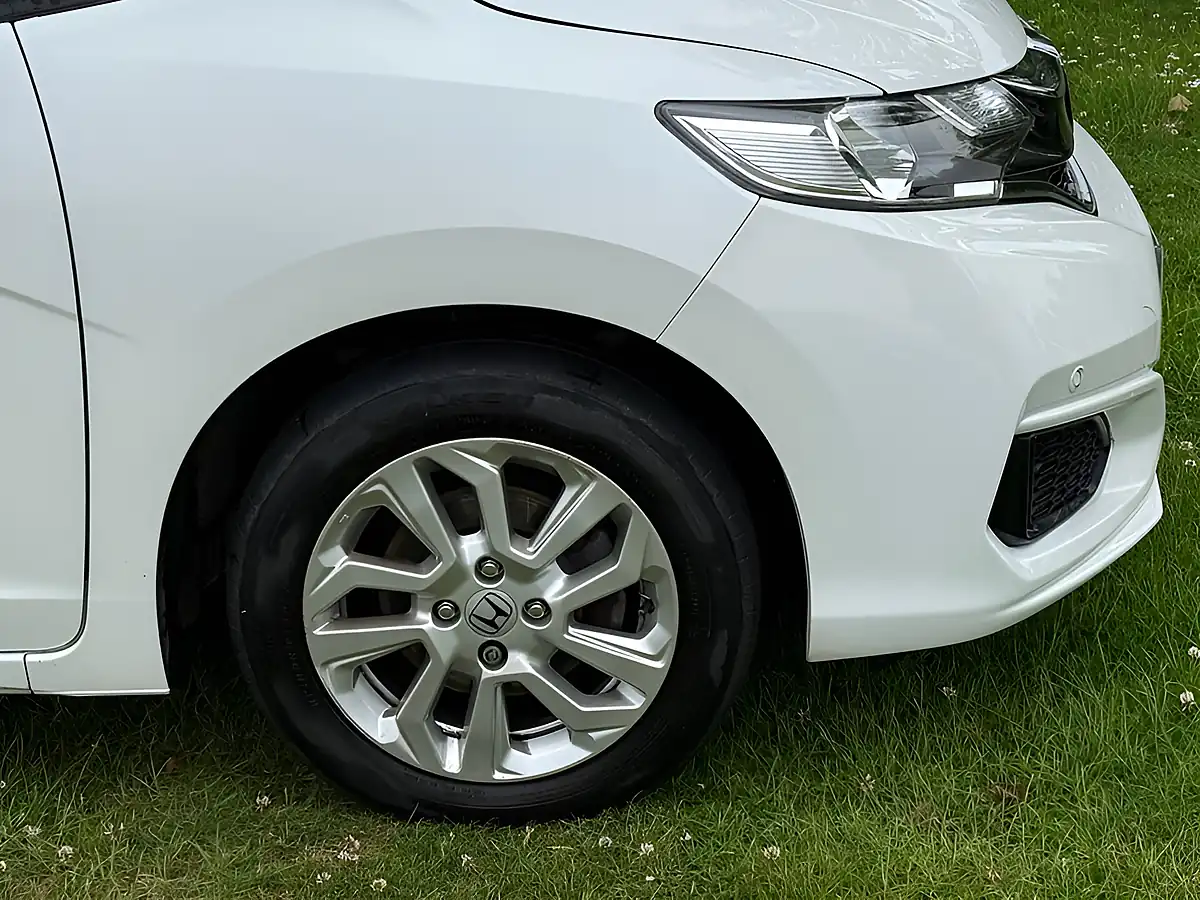 Used 2019 Honda Jazz Se White - Interior and Exterior details 7