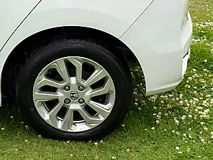 Used 2019 Honda Jazz Se White - Interior and Exterior details 9