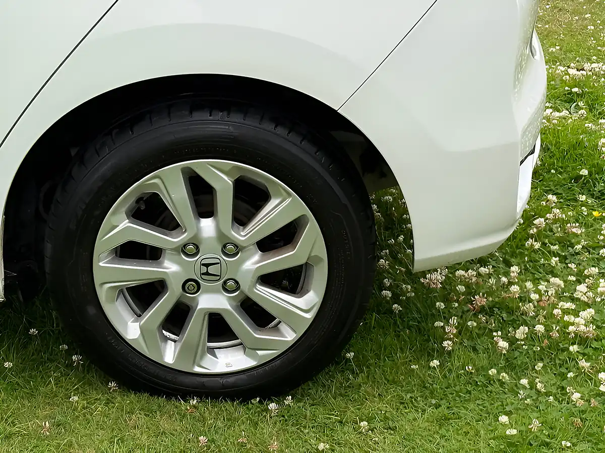 Used 2019 Honda Jazz Se White - Interior and Exterior details 9