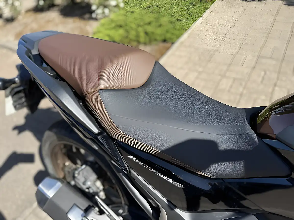 Used 2019 Honda NC750S Black - Interior and Exterior details 15