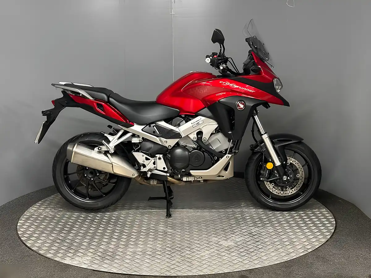 Used 2019 Honda VFR800X Crossrunner VFR800X Crossrunner Red - Front View