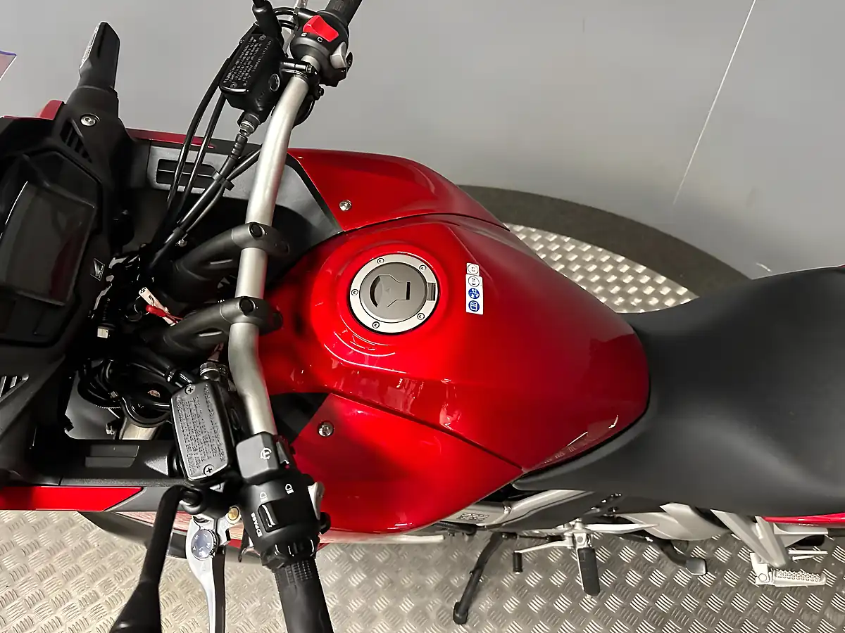 Used 2019 Honda VFR800X Crossrunner VFR800X Crossrunner Red - Interior and Exterior details 10