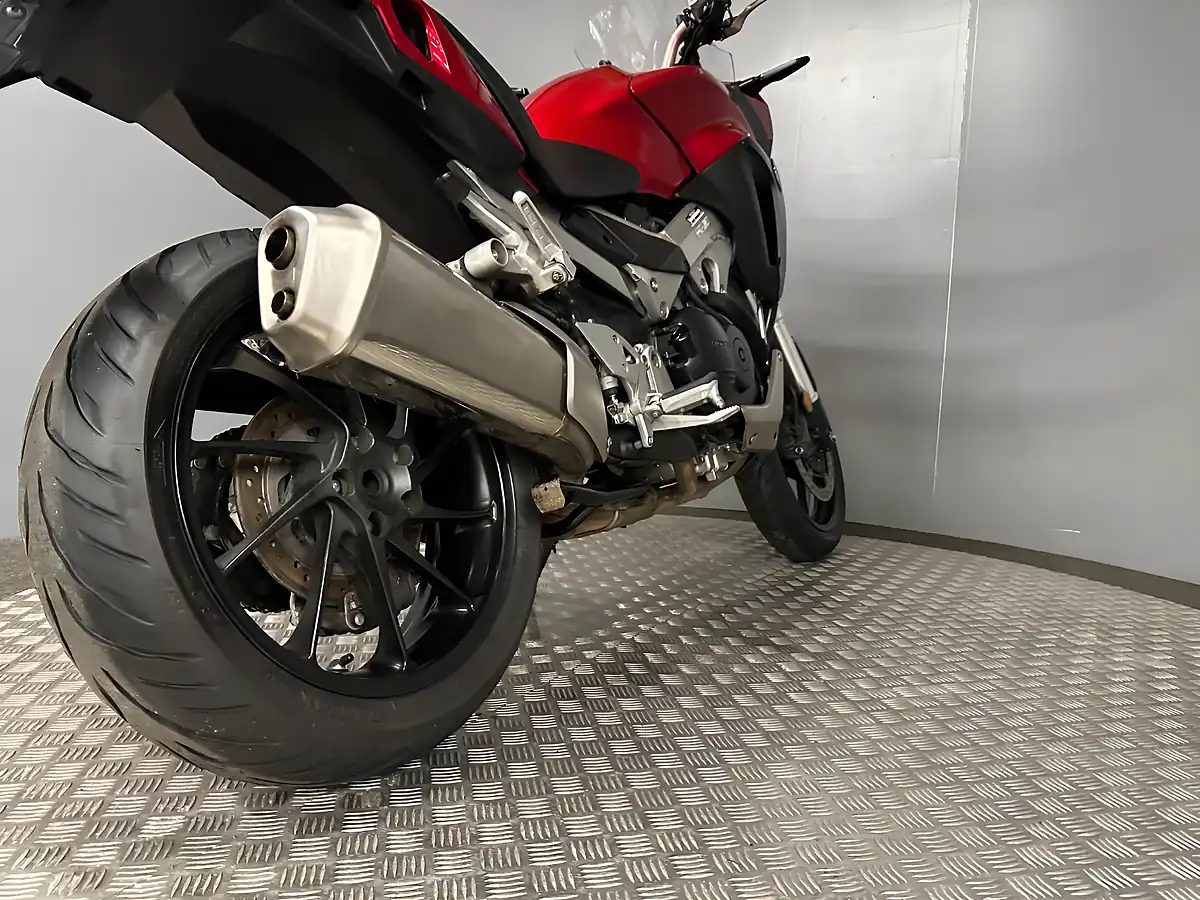Used 2019 Honda VFR800X Crossrunner VFR800X Crossrunner Red - Interior and Exterior details 11
