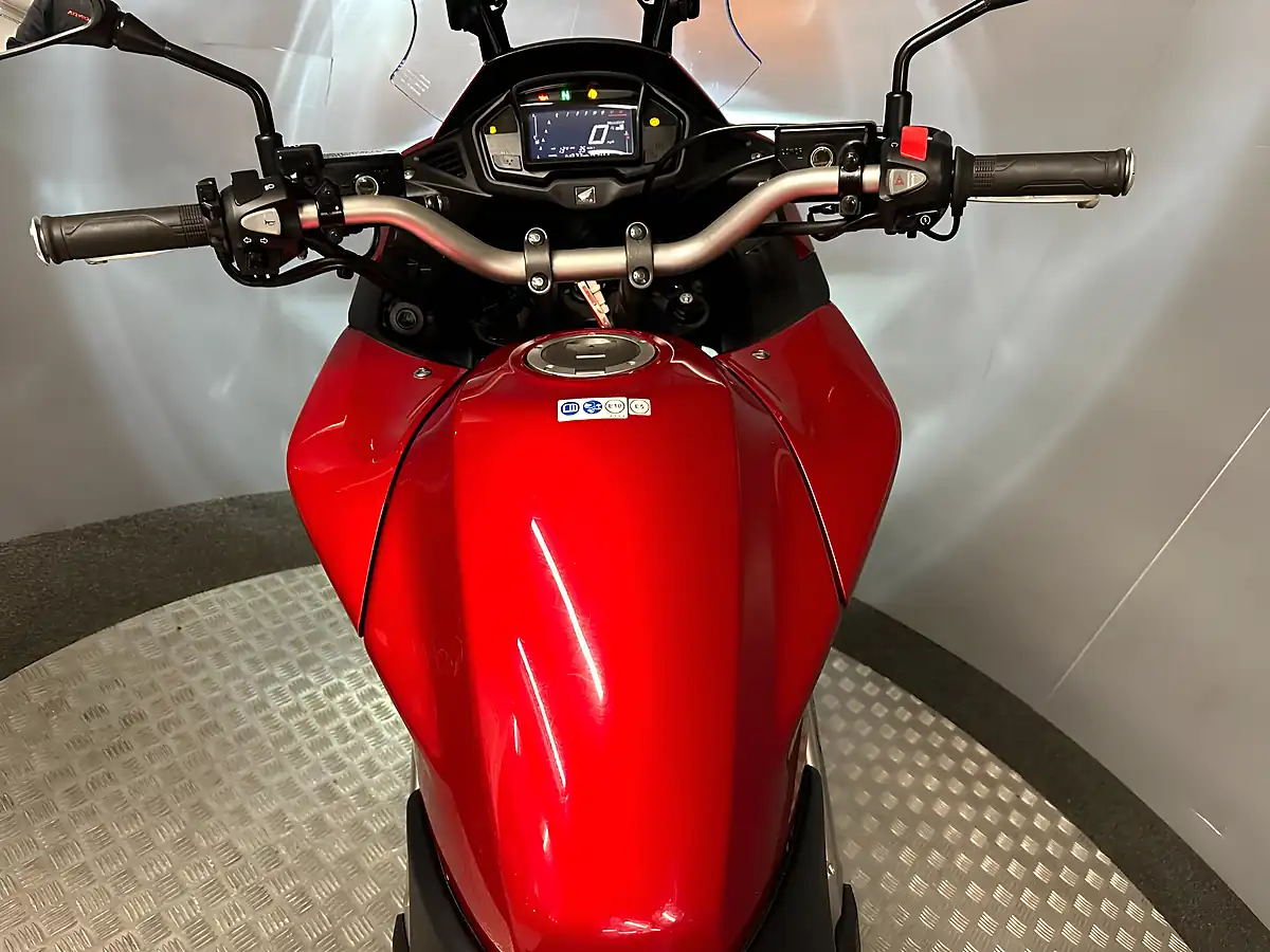 Used 2019 Honda VFR800X Crossrunner VFR800X Crossrunner Red - Interior and Exterior details 13