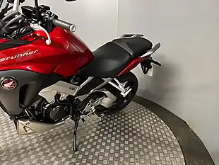 Used 2019 Honda VFR800X Crossrunner VFR800X Crossrunner Red - Interior and Exterior details 14