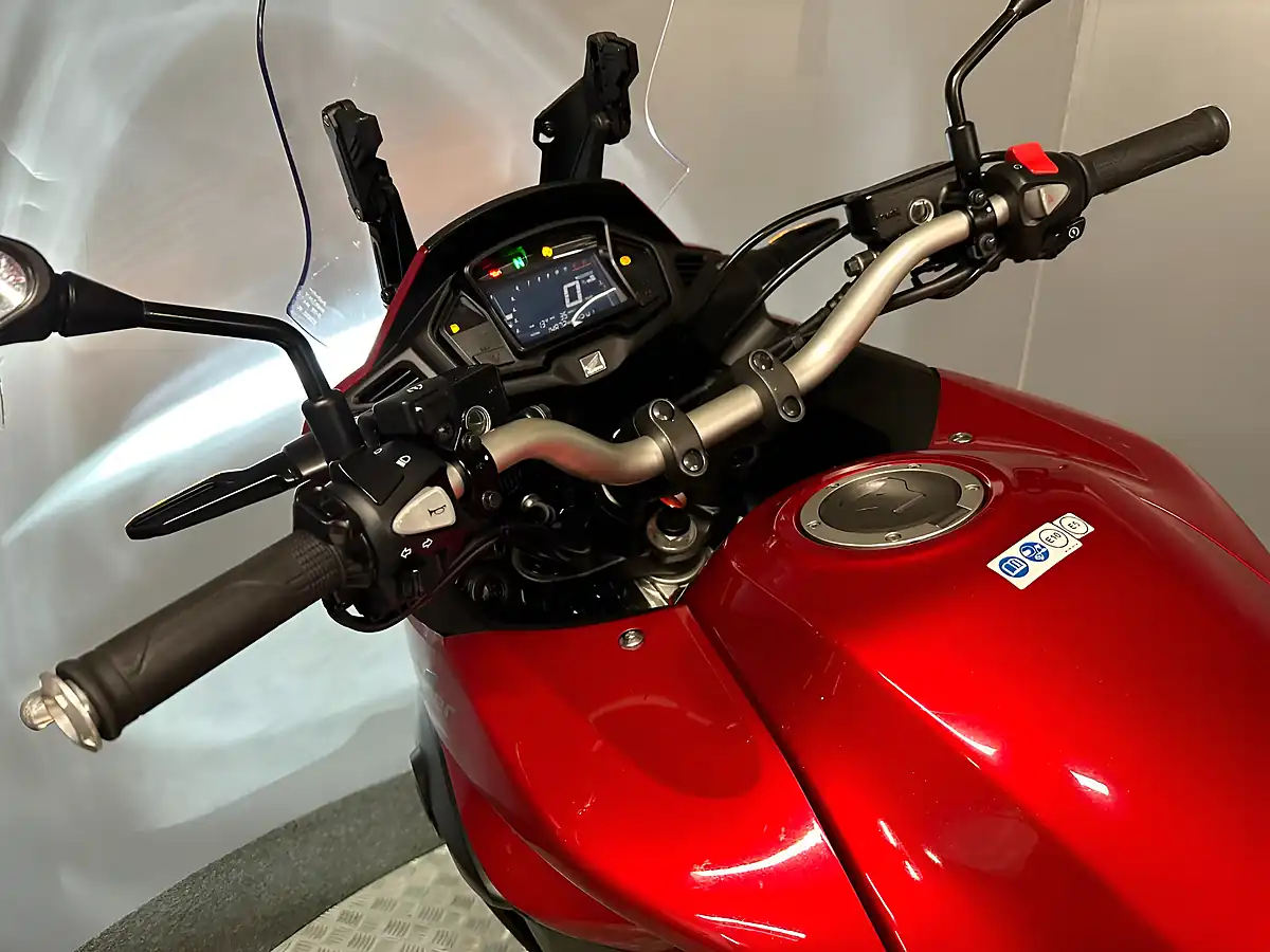 Used 2019 Honda VFR800X Crossrunner VFR800X Crossrunner Red - Interior and Exterior details 16