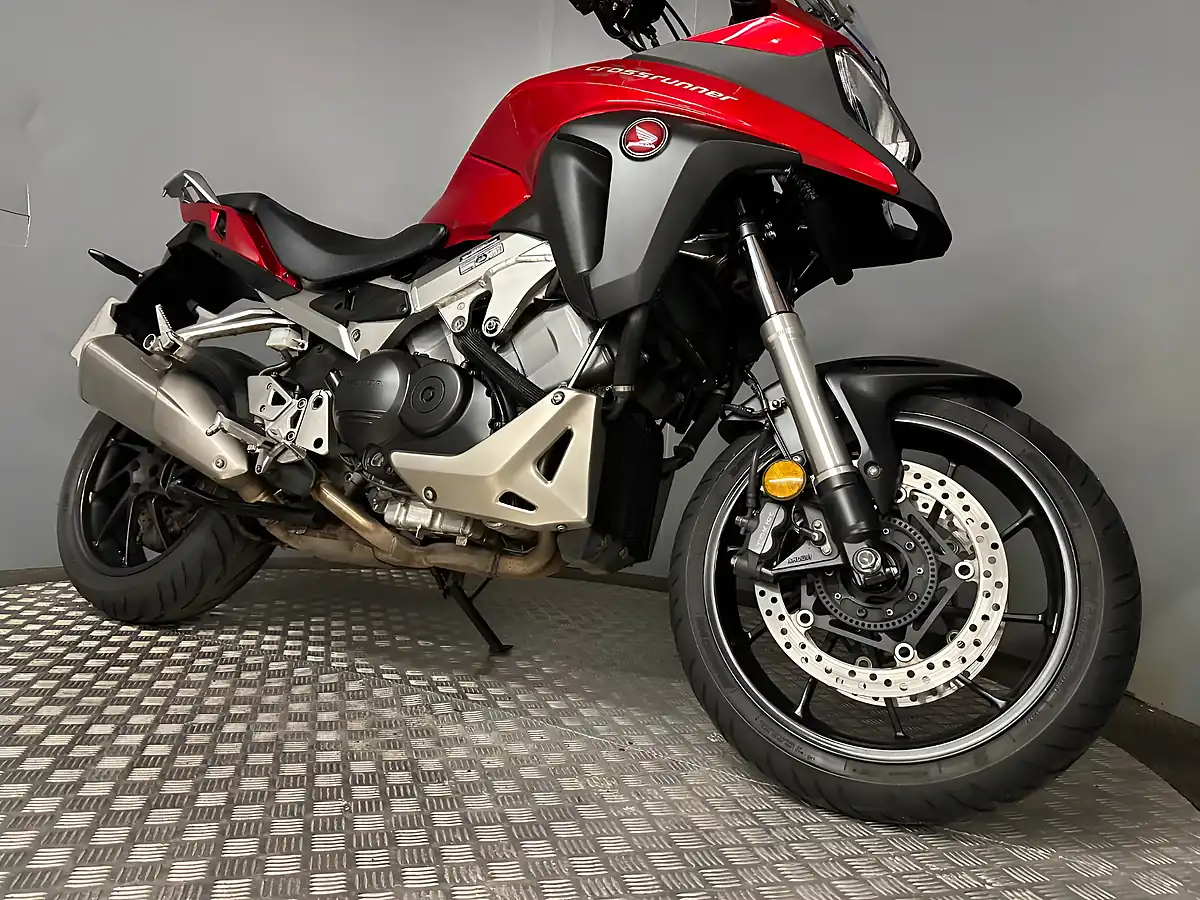 Used 2019 Honda VFR800X Crossrunner VFR800X Crossrunner Red - Interior and Exterior details 3
