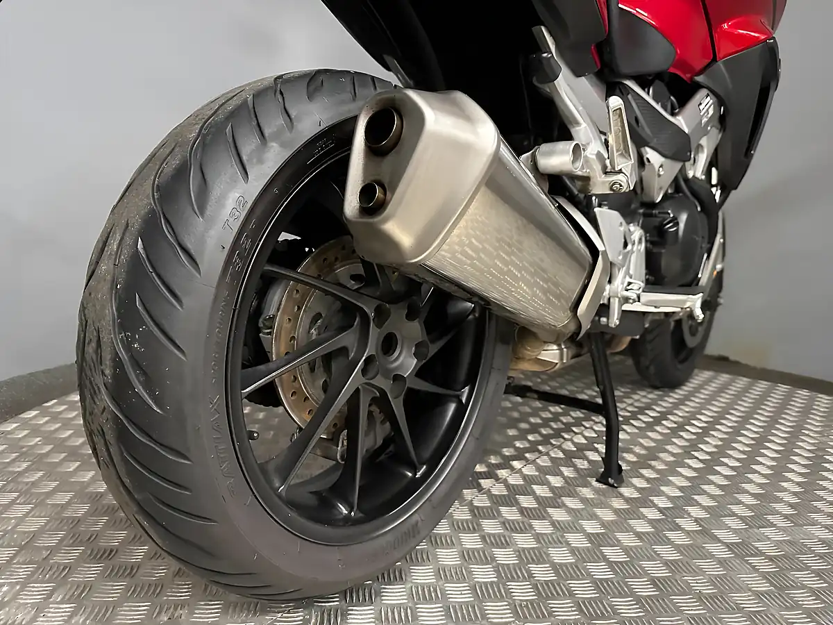Used 2019 Honda VFR800X Crossrunner VFR800X Crossrunner Red - Interior and Exterior details 4