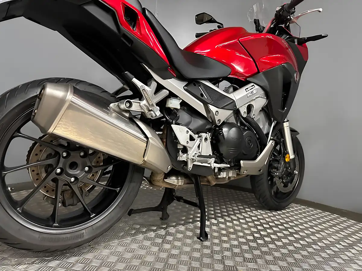 Used 2019 Honda VFR800X Crossrunner VFR800X Crossrunner Red - Interior and Exterior details 7