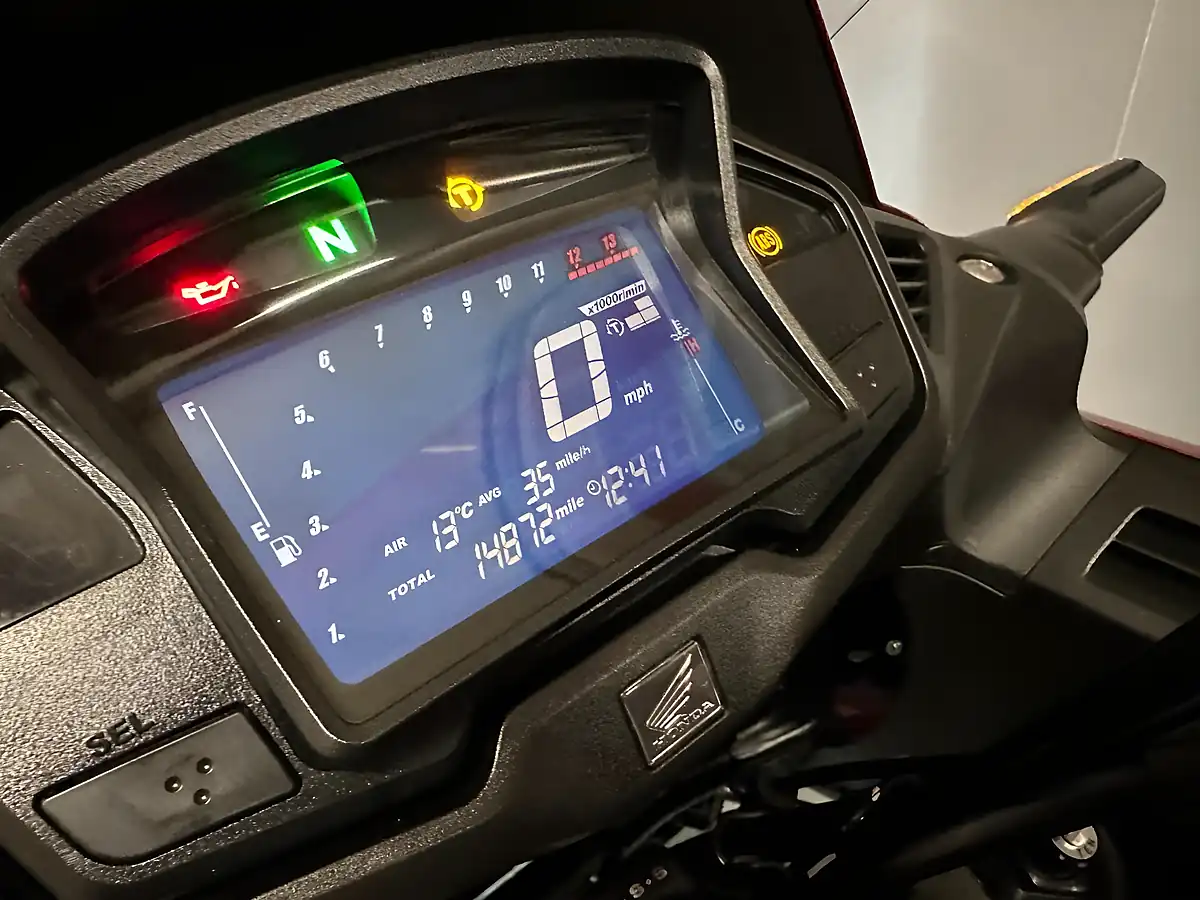 Used 2019 Honda VFR800X Crossrunner VFR800X Crossrunner Red - Interior and Exterior details 8