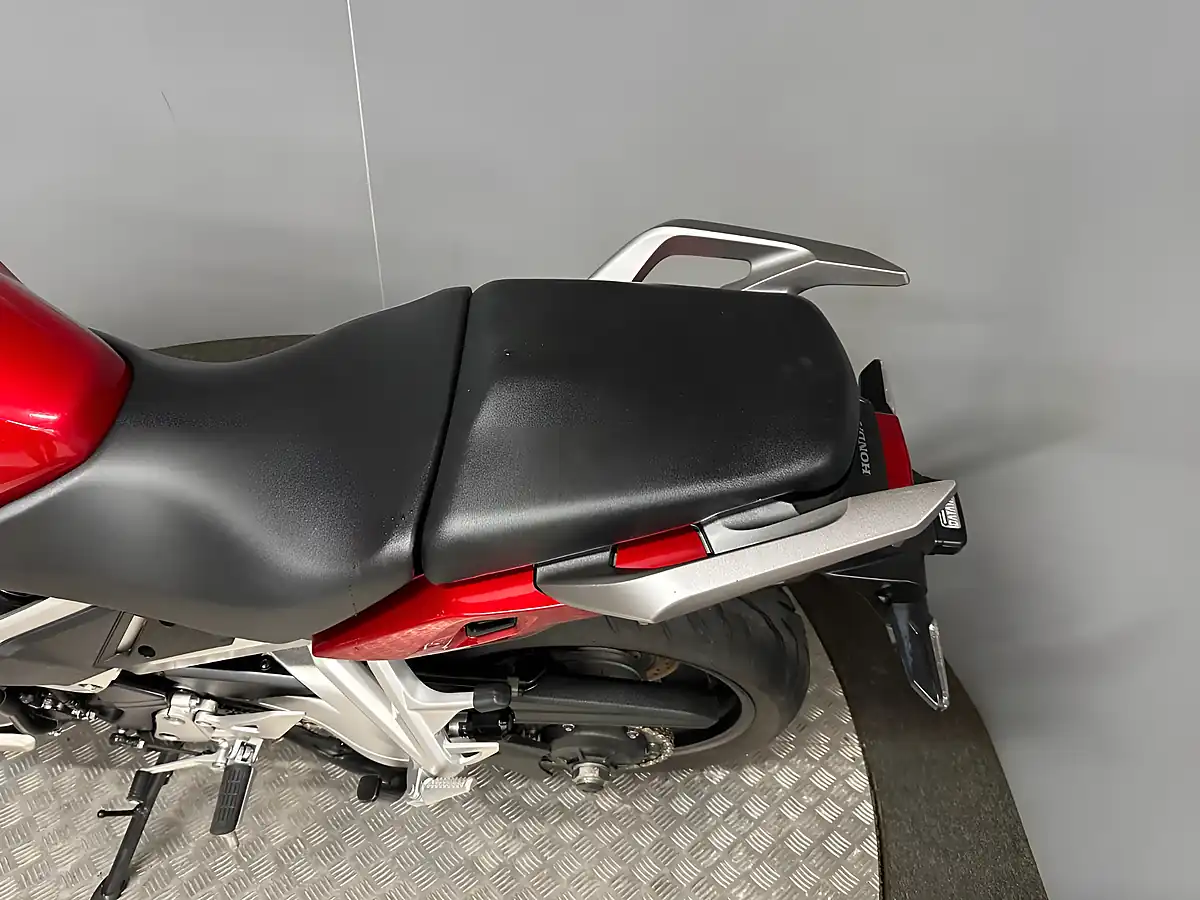 Used 2019 Honda VFR800X Crossrunner VFR800X Crossrunner Red - Interior and Exterior details 9