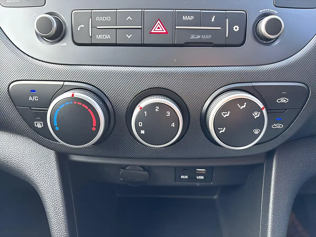 Used 2019 Hyundai i10 Play Blue - Interior and Exterior details 13