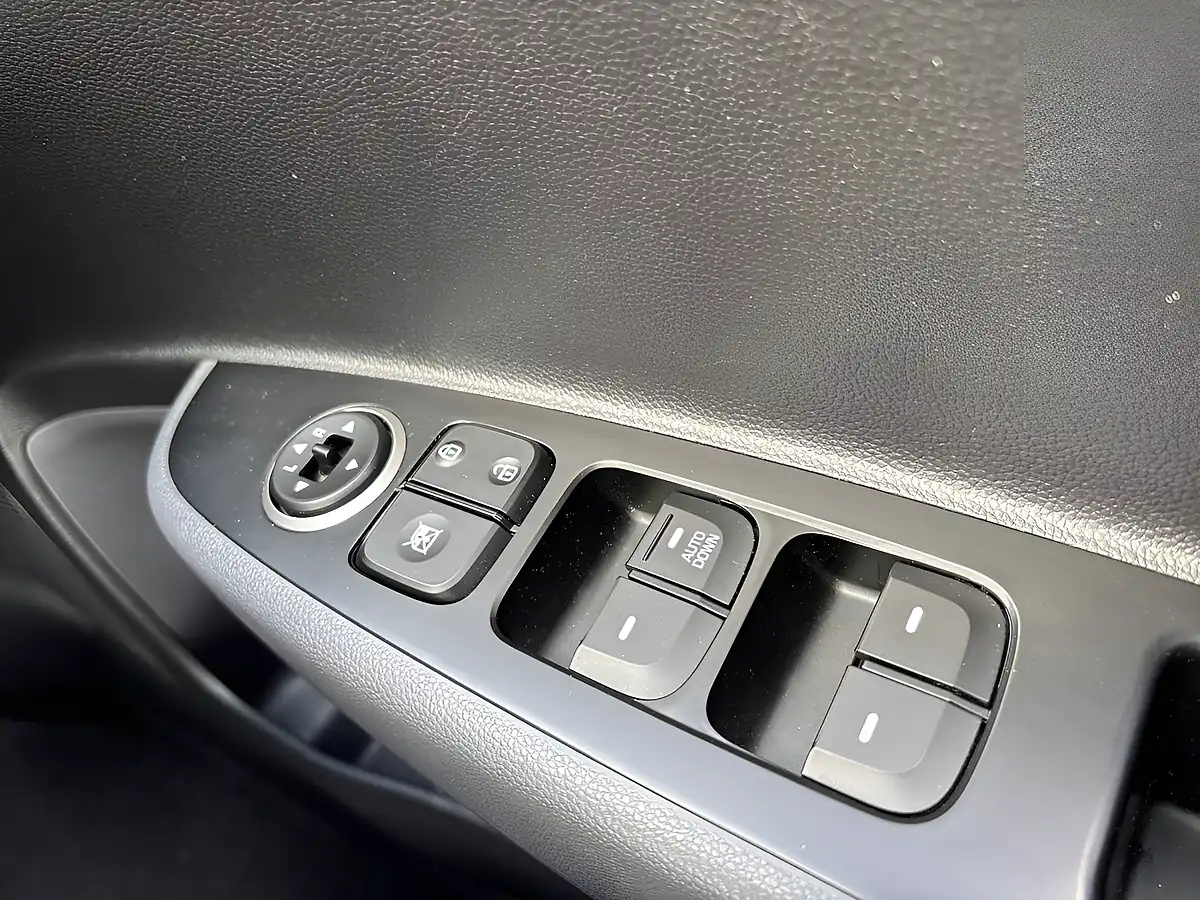 Used 2019 Hyundai i10 Play Blue - Interior and Exterior details 14
