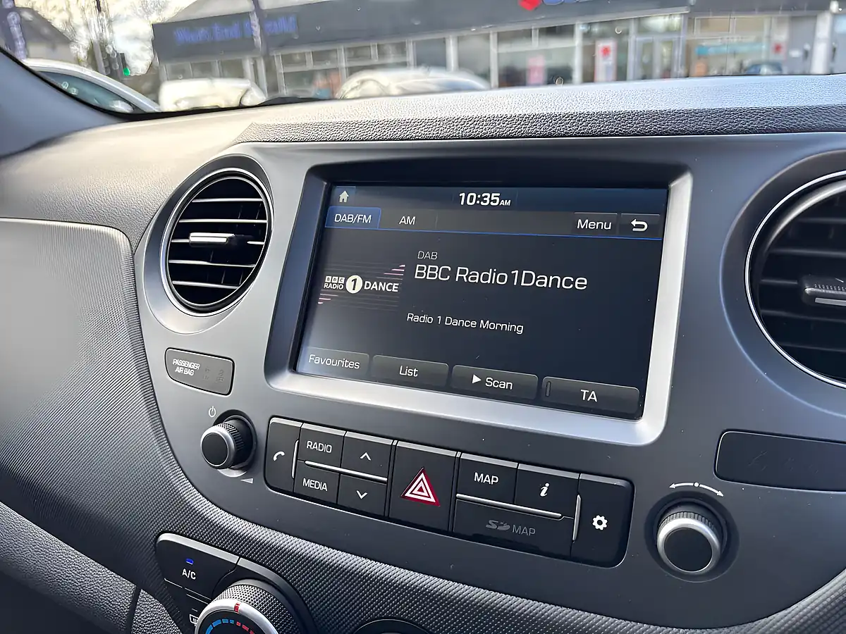 Used 2019 Hyundai i10 Play Blue - Interior and Exterior details 17