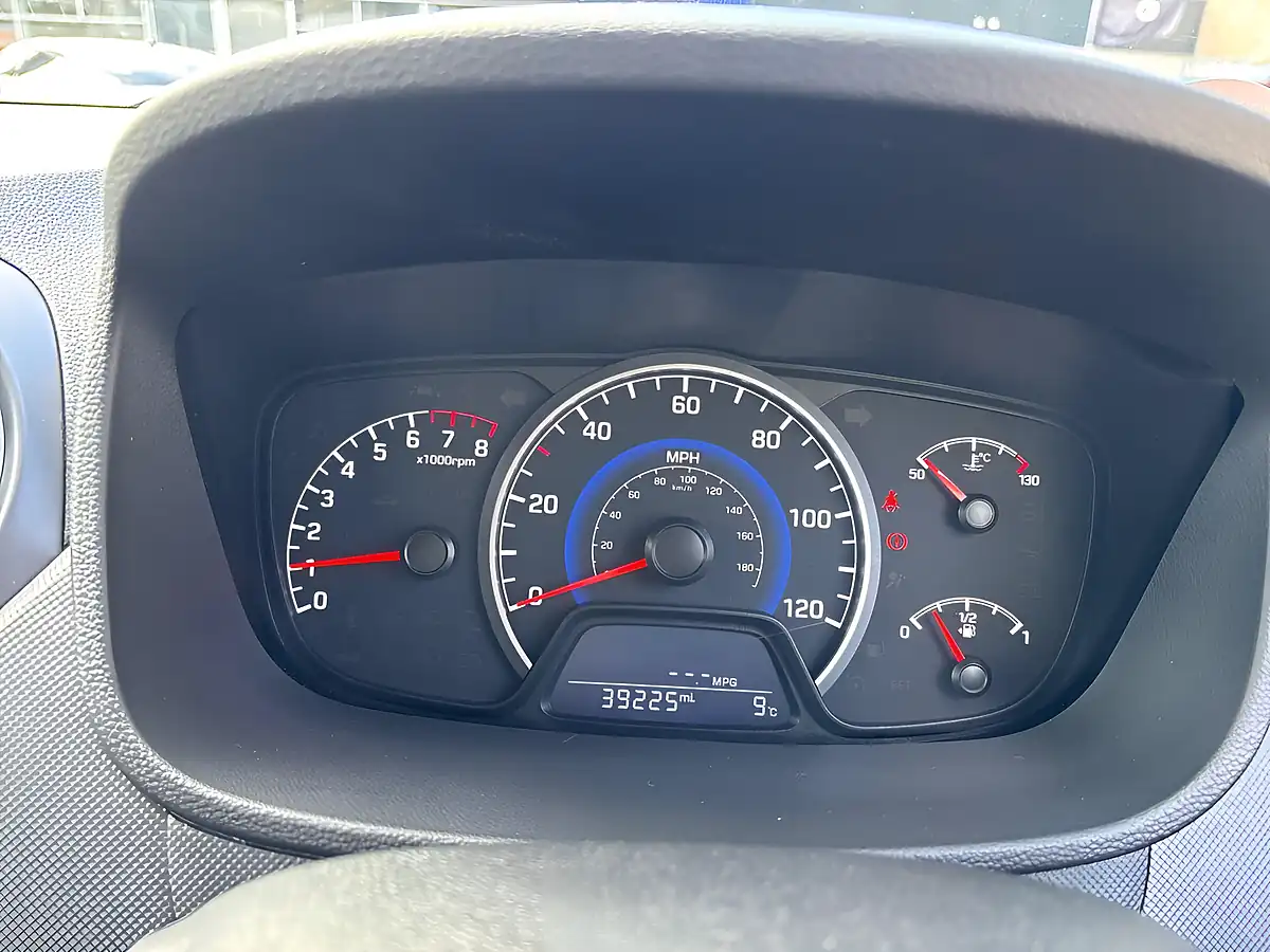 Used 2019 Hyundai i10 Play Blue - Interior and Exterior details 18