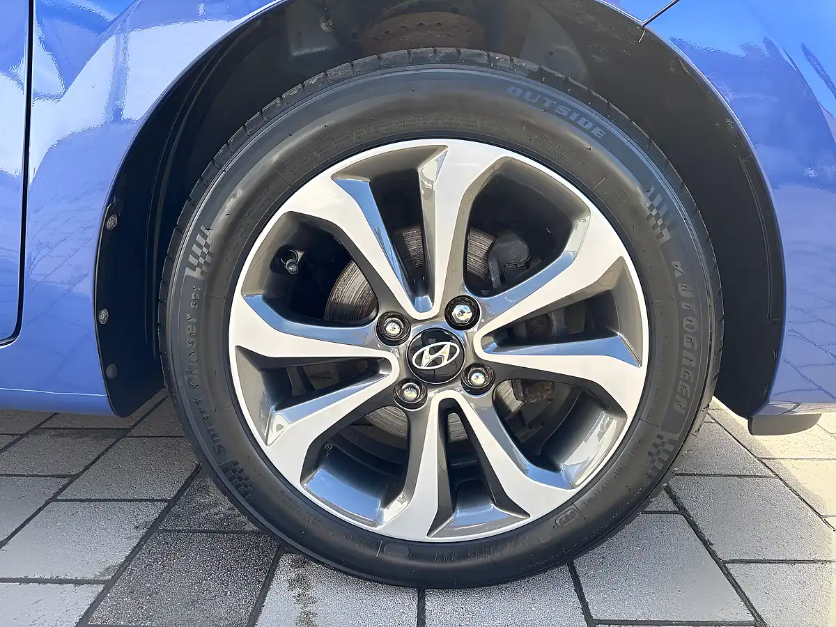 Used 2019 Hyundai i10 Play Blue - Interior and Exterior details 7