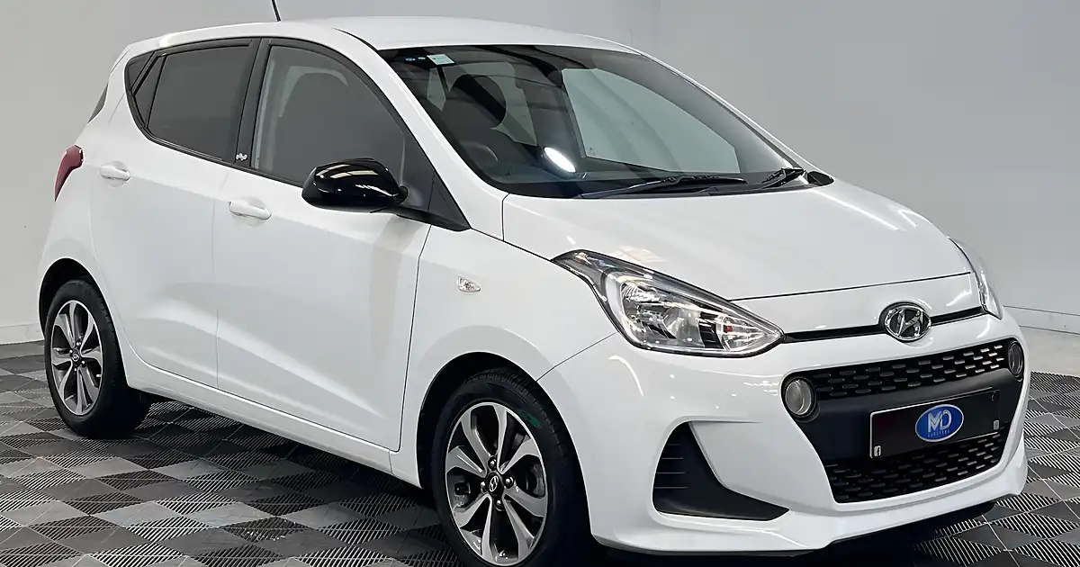 Used 2019 Hyundai i10 Play Polar White - Front View