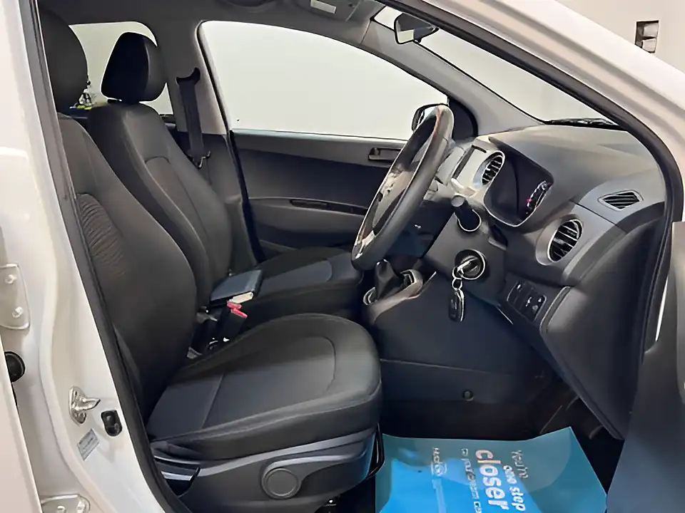 Used 2019 Hyundai i10 Play Polar White - Interior and Exterior details 13
